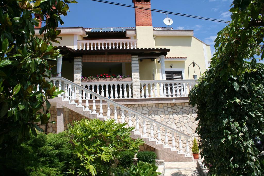 Apartments Petricic With Swimming Pool Icici Ngoại thất bức ảnh
